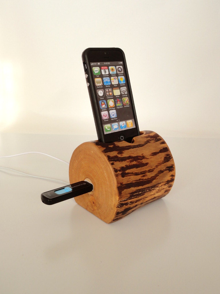 iPhone dock and iPod dock plus additional USB port - unique wooden gadget
