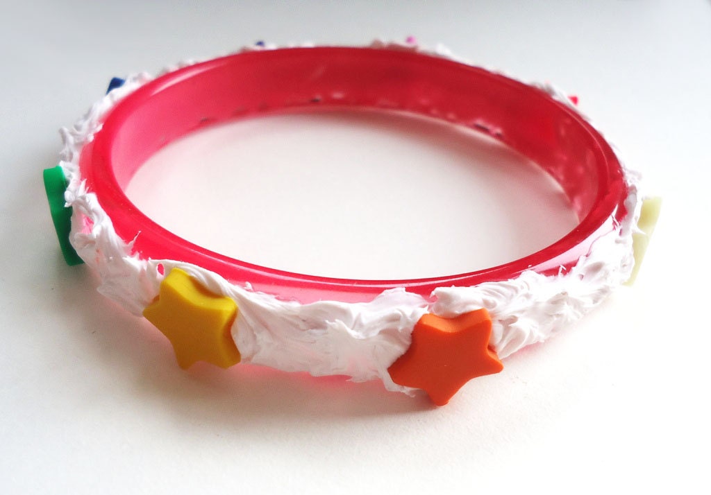 RAINBOW STAR BRACELET - pink plastic base / deco den