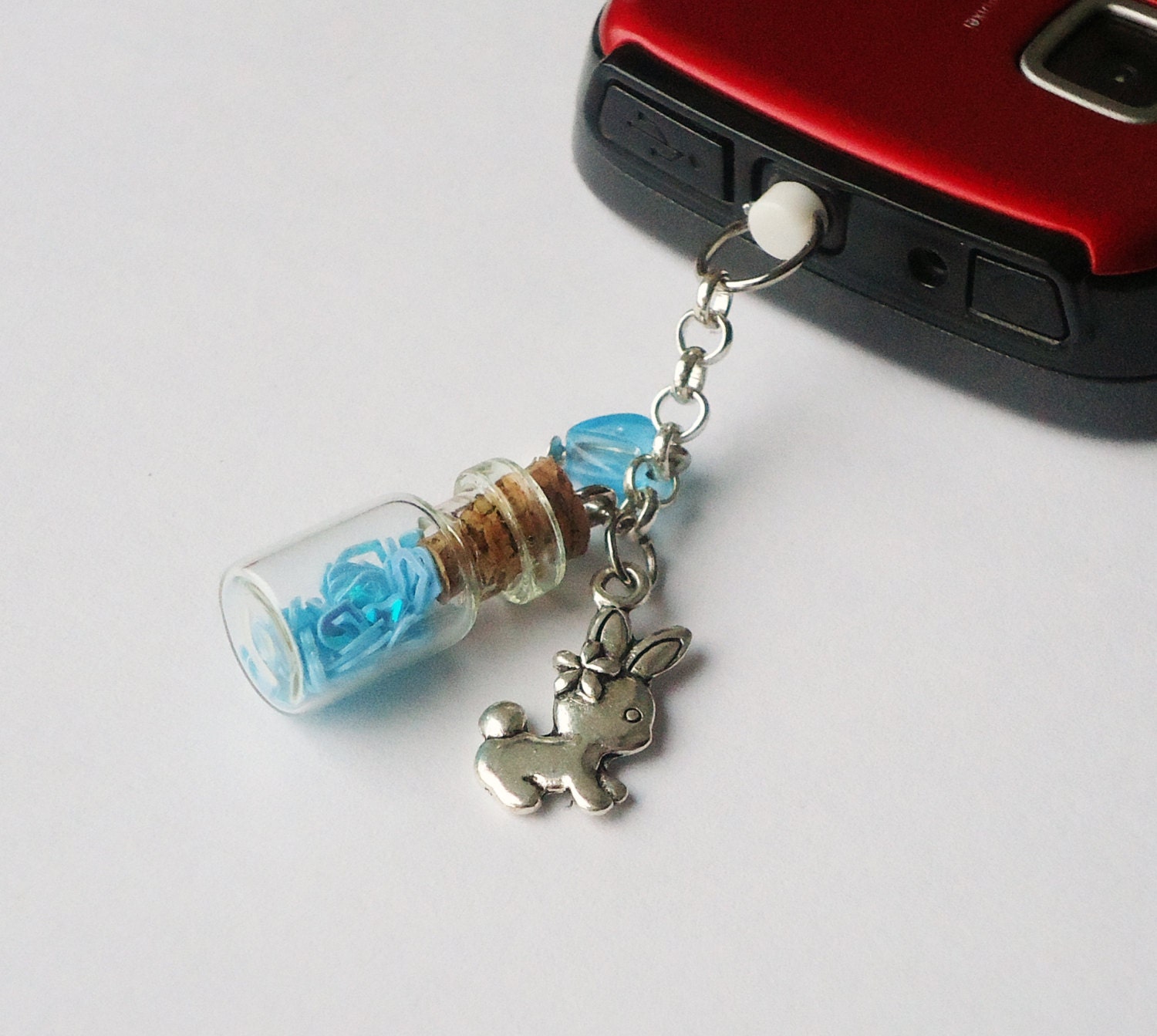 iPhone dust plug - BLUE HEARTS & BUNNY - phone charm, nokia, mp3, fits standart earphone plug