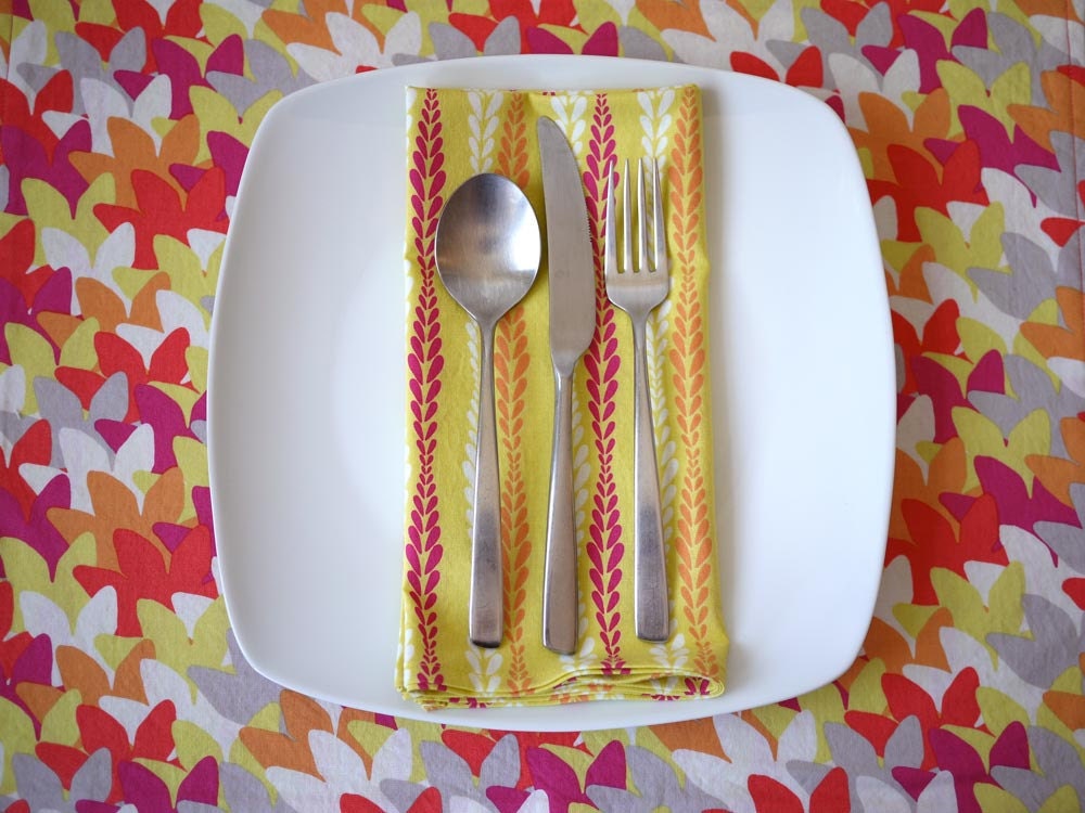 Mid Century Modern Floral Reversible Cotton Placemats - Reds/Oranges -  Set of 4 - Holiday Gift, Housewarming Gift, Holiday Gift