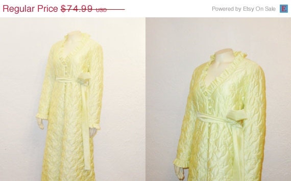 SALE Vintage Robe Vanity Fair 50s 60s Mad Men Yellow Quilted Comfy Robe Ruffles Size 16