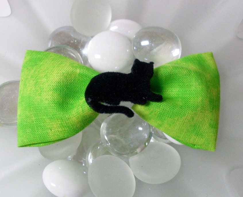 Black Cat Hair Clip (Green Bow)