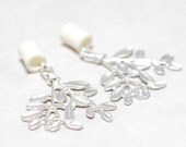 4g-5/8" Matte Silver Leafy Branch Dangle Tunnel Plugs