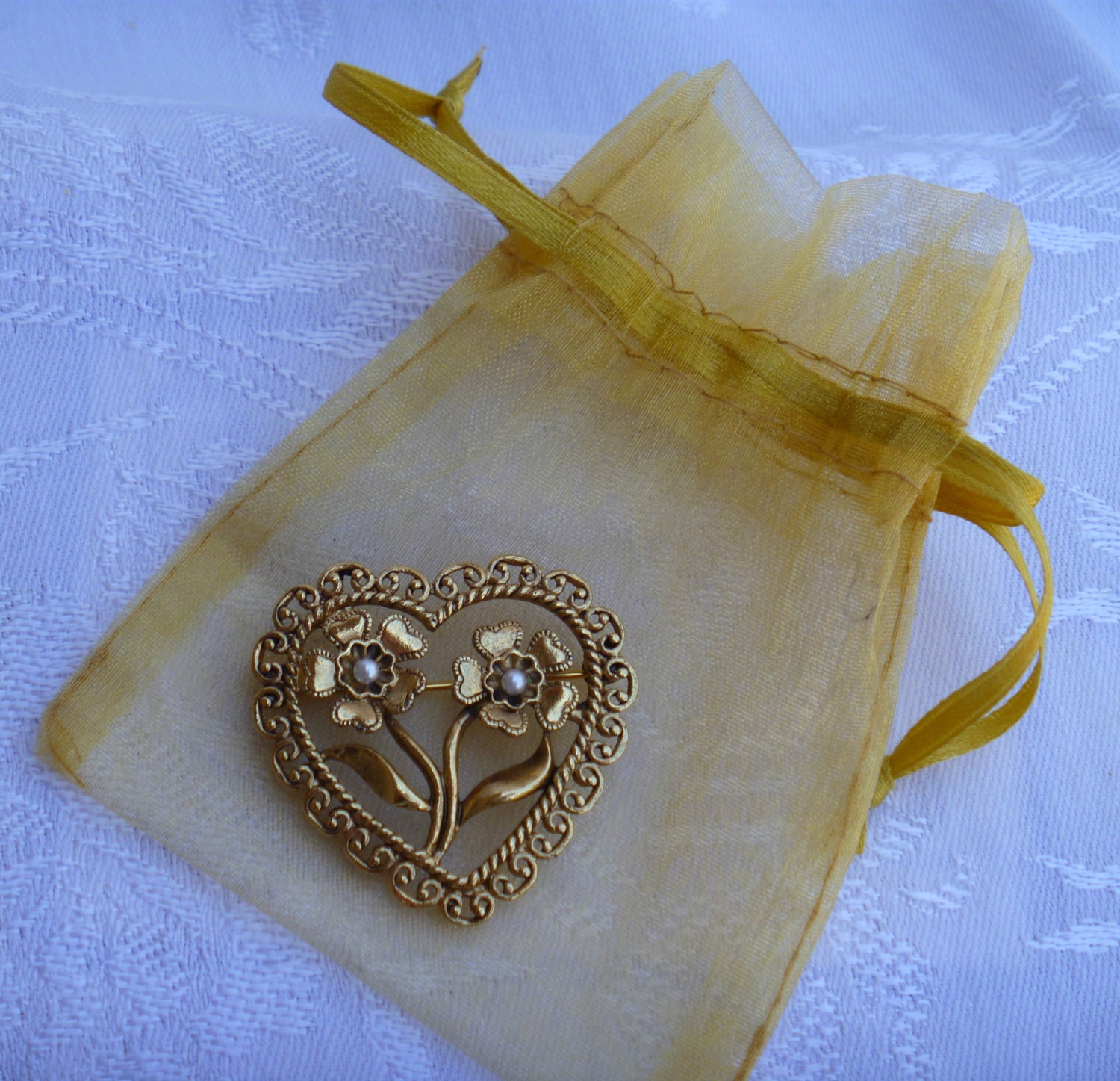 GOLDTONE FILIGREE HEART Pin With Simulated Pearls in Flowers