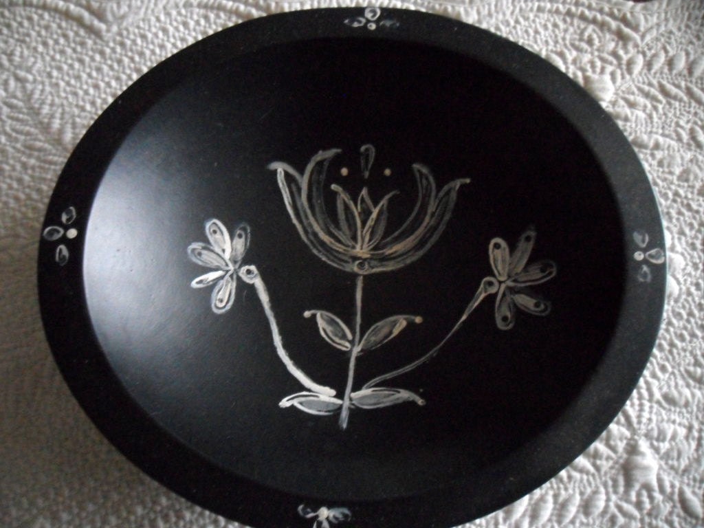 Black and white tulip bowl
