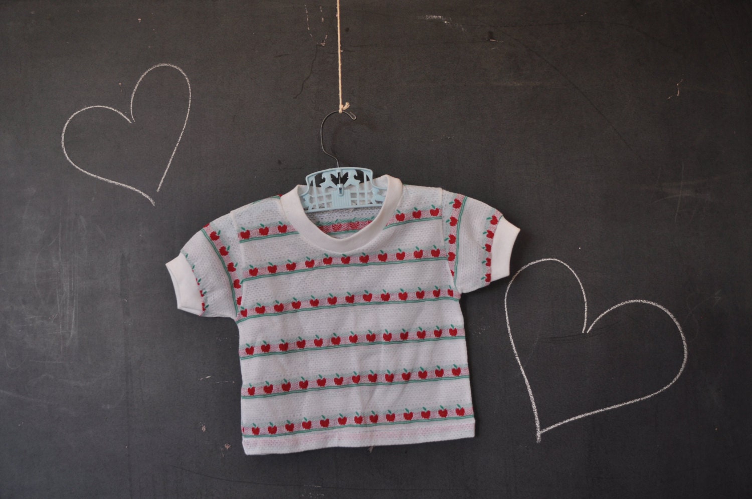 cute retro APPLE toddler shirt, size 3t, white short sleeve, with red apples