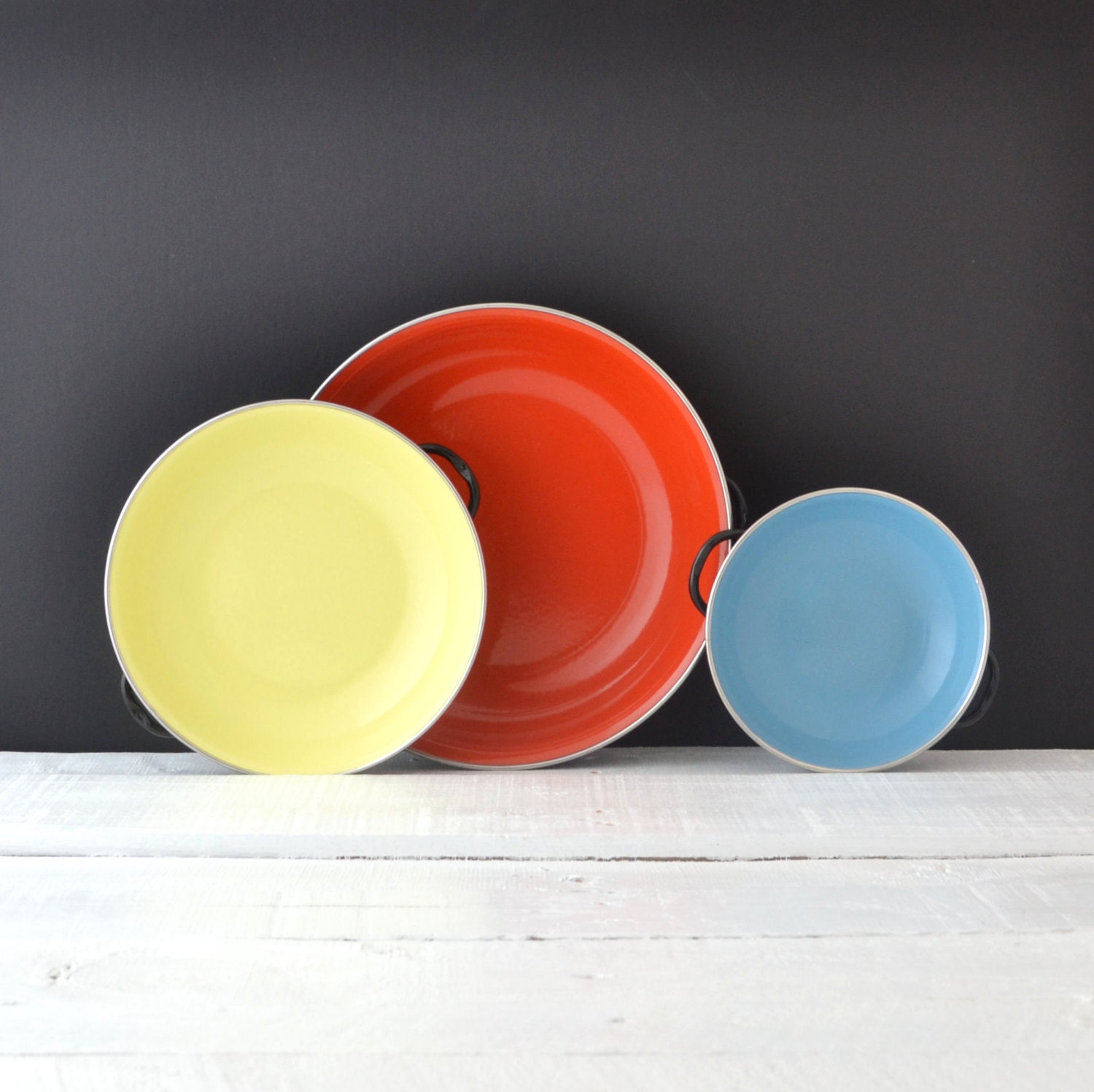 Vintage Enamel Pans - Mid Century Cookware - Made in Yugoslavia - Paella Pan - Primary Colors - Mod Kitchen - Vintage Enamelware - Set of 3