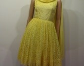 Vintage 1950s Dress // SUNSHINE SOFT // 1950s Lace Dress // 2/4 XS