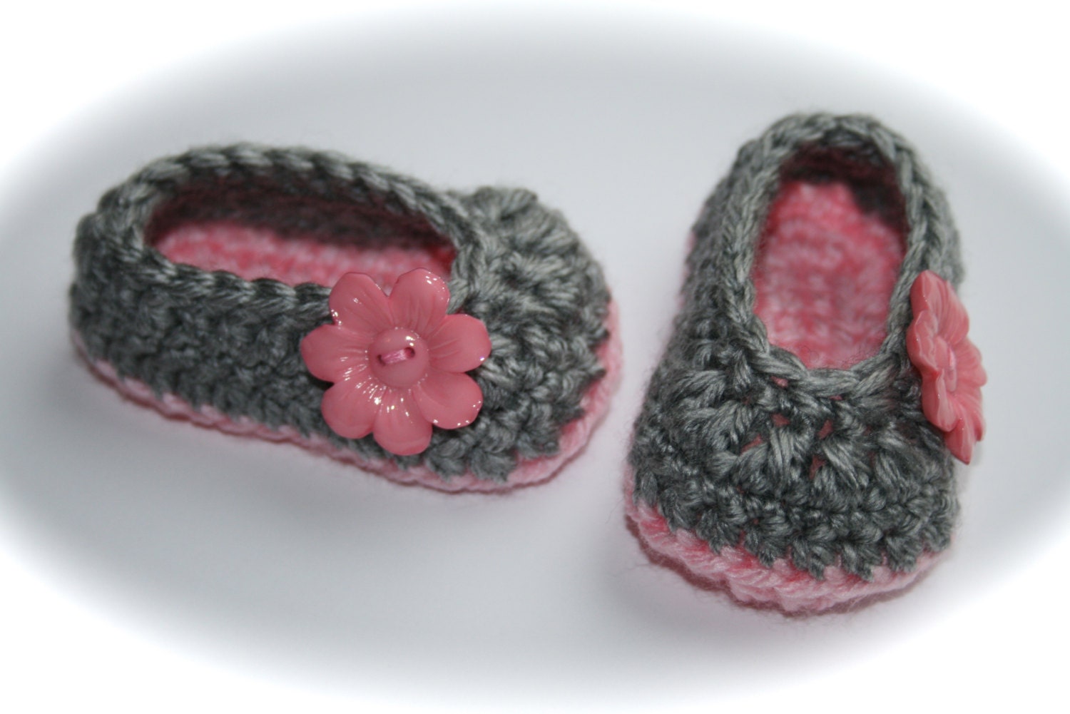 Crochet Gray and pink crochet baby girl booties slippers shoes gray pink flower