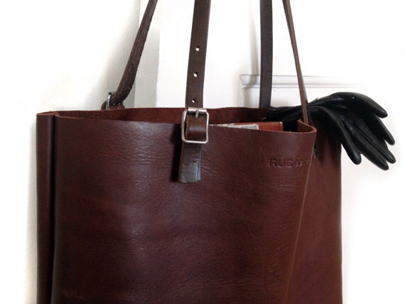 SALE // Leather Tote Bag / Carry-all / Lap Top Bag / Vintage army details / Mahogany