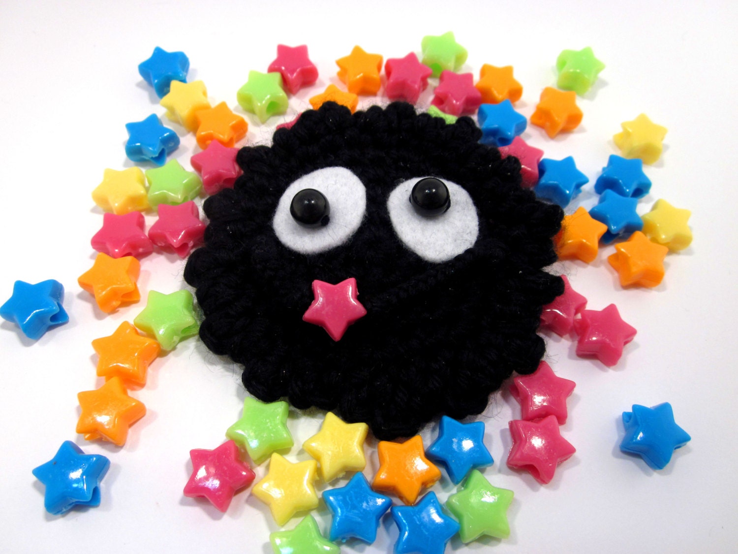 Soot Sprite Brooch Pin. Fantasy and Fairy Tale. Pink Star. Miyazaki Film. Anime Manga. Crochet Brooch. Felt Back. Totoro. Spirited Away.
