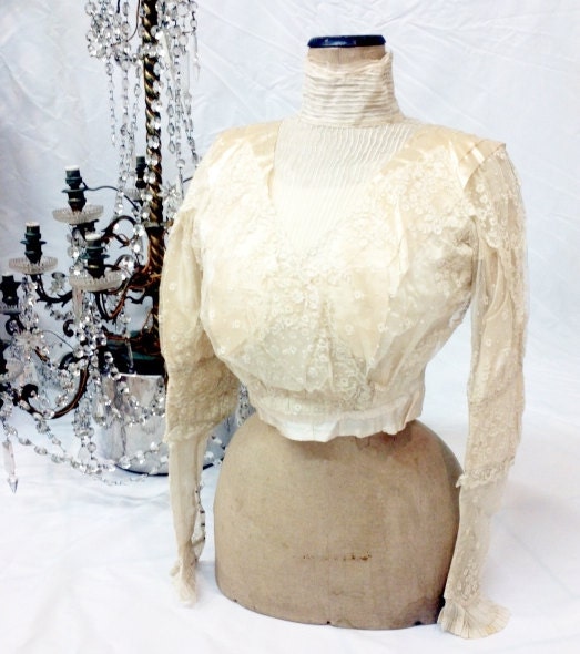 Beautiful antique bodice with petticoat from the late 1800s // lace bodice // antique suit // antique petticoat // edwardian