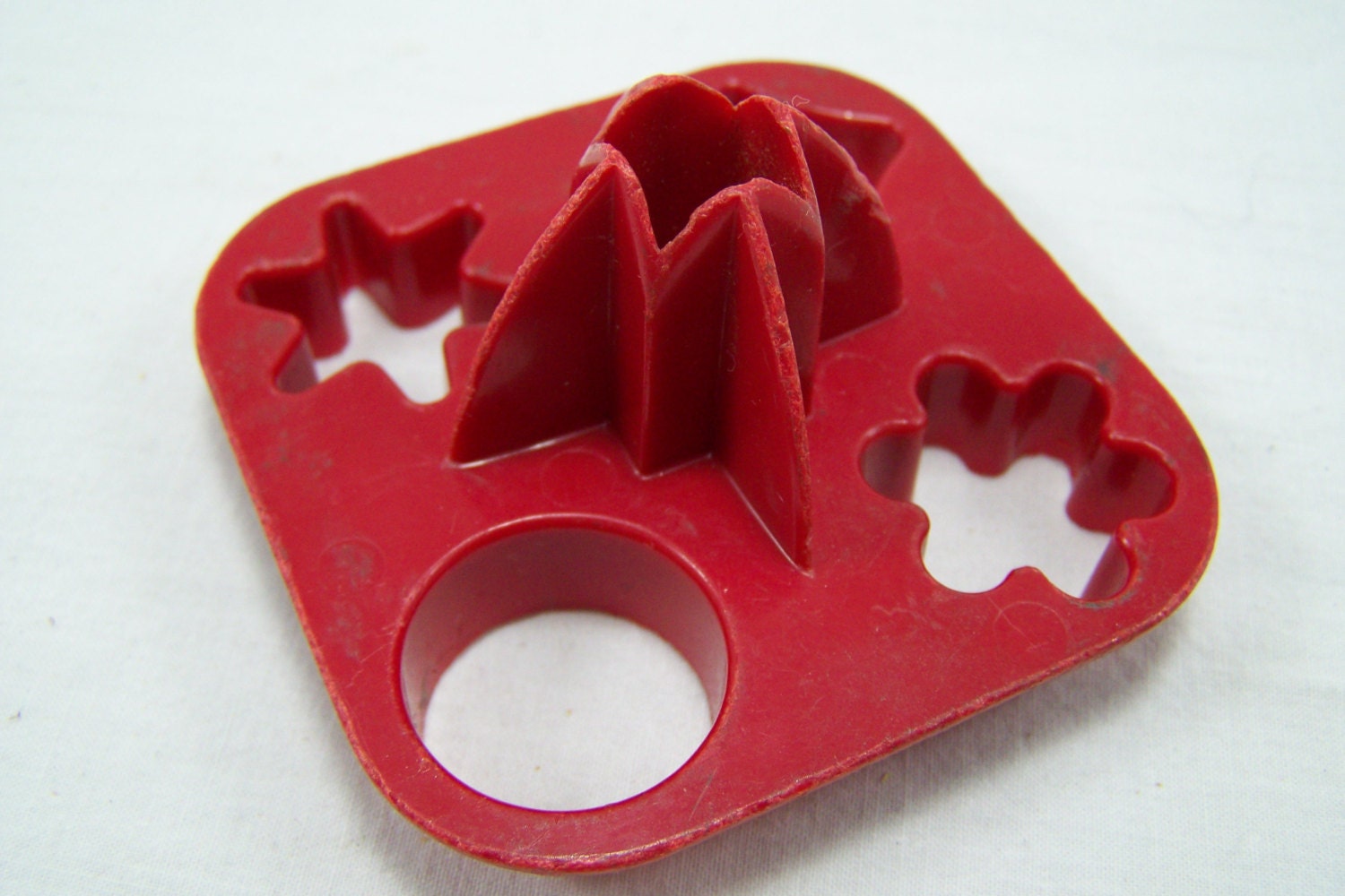 Vintage Red Tupperware Canape Cutters, Mini Cookie Cutters, Pastry Shape Cutters - RemingtonsTreasures