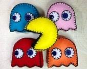 Pacman and ghosts handmade in felt -  toy decor - fiber toys -