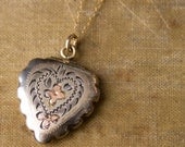 Vintage Heart Locket . 1950s . Gold Filled Heart Locket . Scallop Heart Locket - La Mode