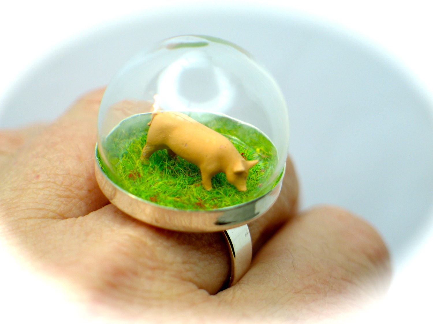A little pig on grass. Glass dome ring. Terrarium ring. Modern Jewelry. Adjustable ring. Animal jewelry
