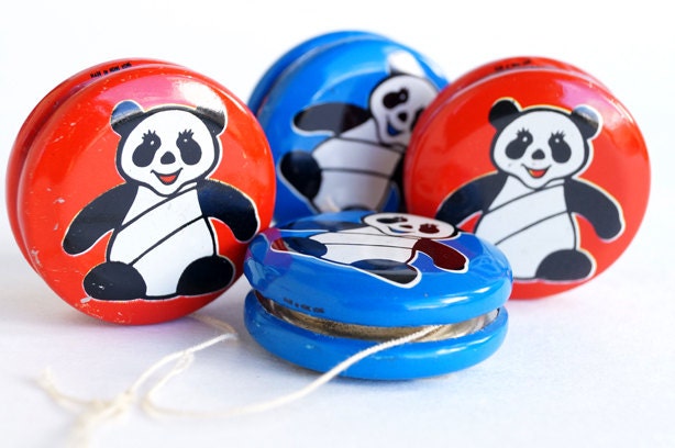 Tin panda yo-yo in blue or red