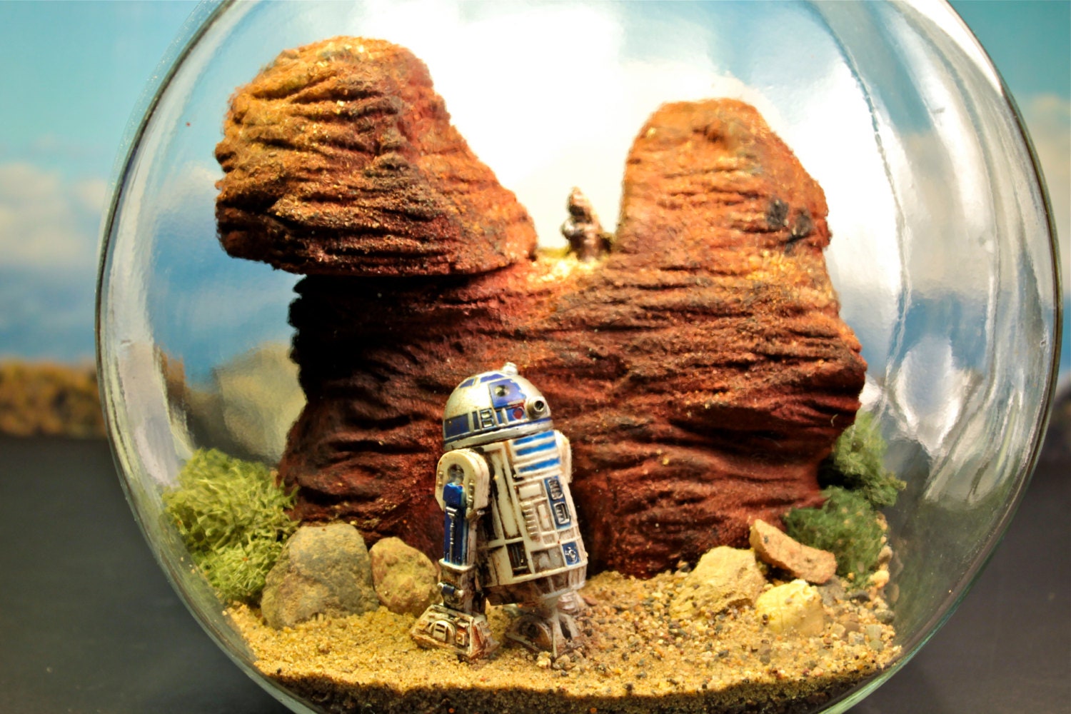 R2D2 on Tatooine - Star Wars Terrarium World