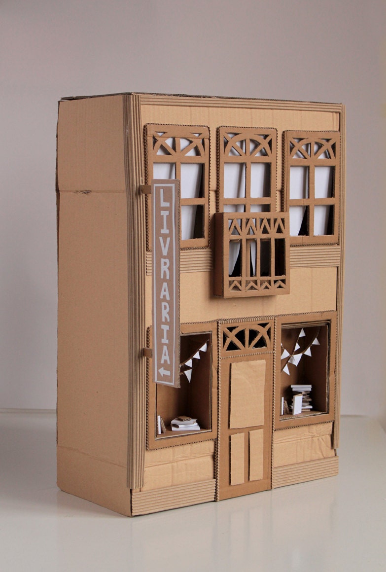 Cardboard house - Book shop (Livraria)