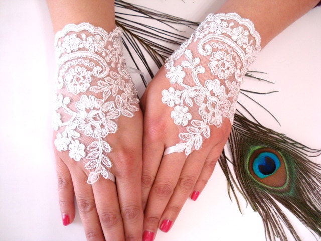 Bridal Gloves, Wedding Gloves, Ivory Lace gloves, Fingerless Gloves, Ivory wedding, cuffs, wedding cuffs, bride, bridal gloves, Bridal cuffs