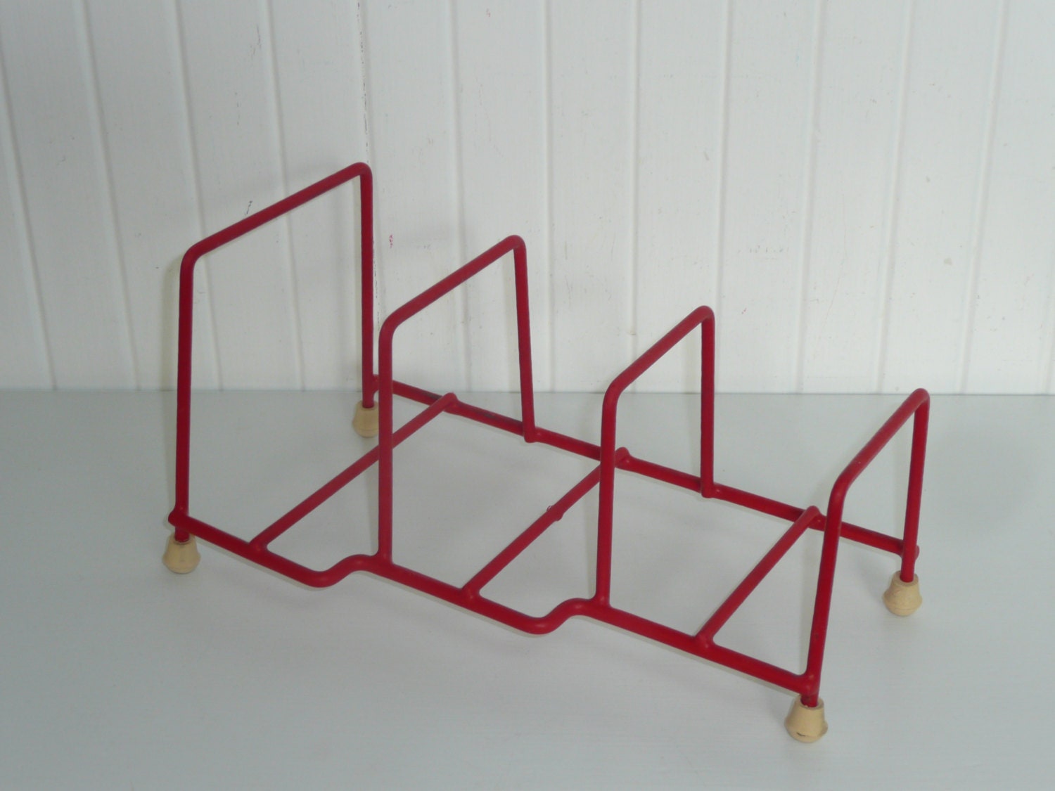 NICE 1950s Red Kitchen Storage Rack for Dishes, Trays, Bakeware, Pot Rack - Vintage Travel Trailer Decor