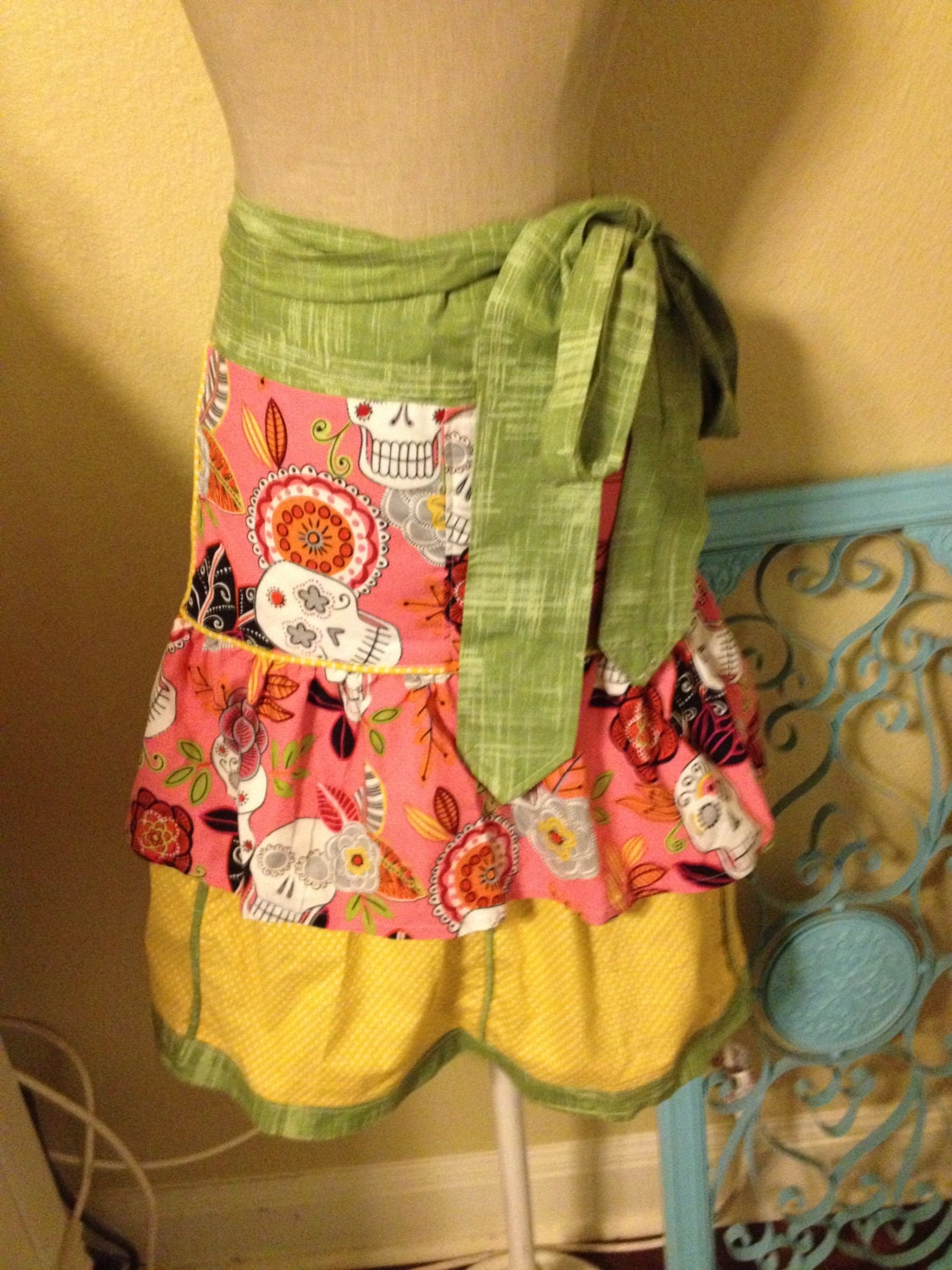 Dia de Los Muertos half apron 