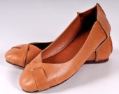 SALE. sz. 7.  NATIVE. Leather ballet flats / womens shoes / flat shoes / rustic