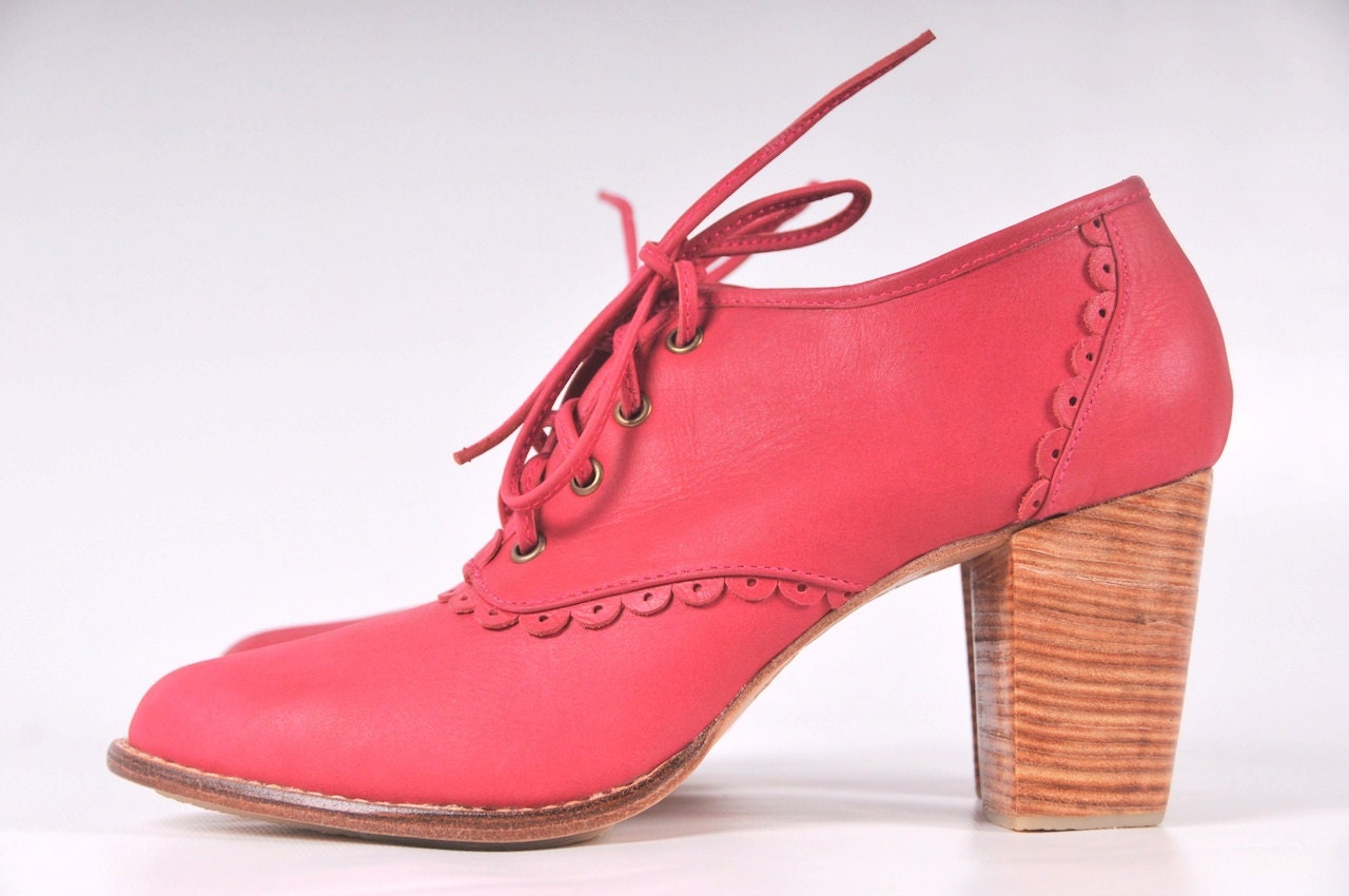 LACE. Leather oxford shoes / leather lace up boots / sizes US 4-13. Available in different leather colors.