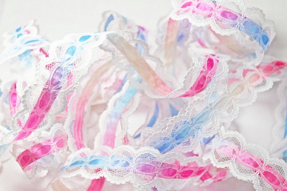 Flat Scalloped Lace: White Lace with Pink / Blue / Yellow Shiny RIbbon