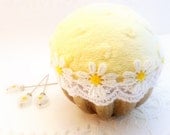 Pincushion needlecraft vintage Mothers Day Jello mold Victorian lemon yellow white daisy decorative straight pins tagt sewing craft room