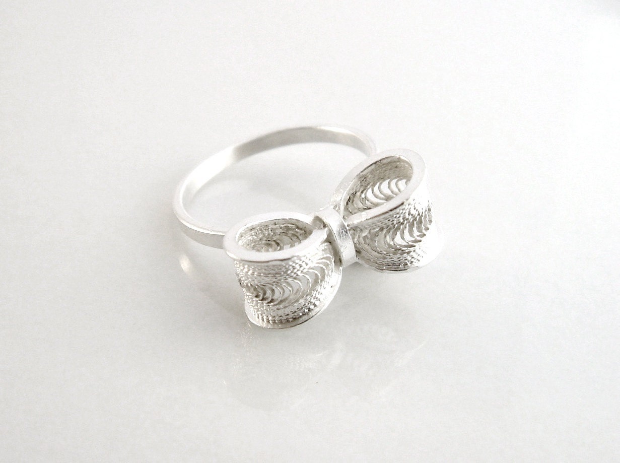 Bow Silver Ring.  Silver Filigree Bow. Silver Bowtie Ring.