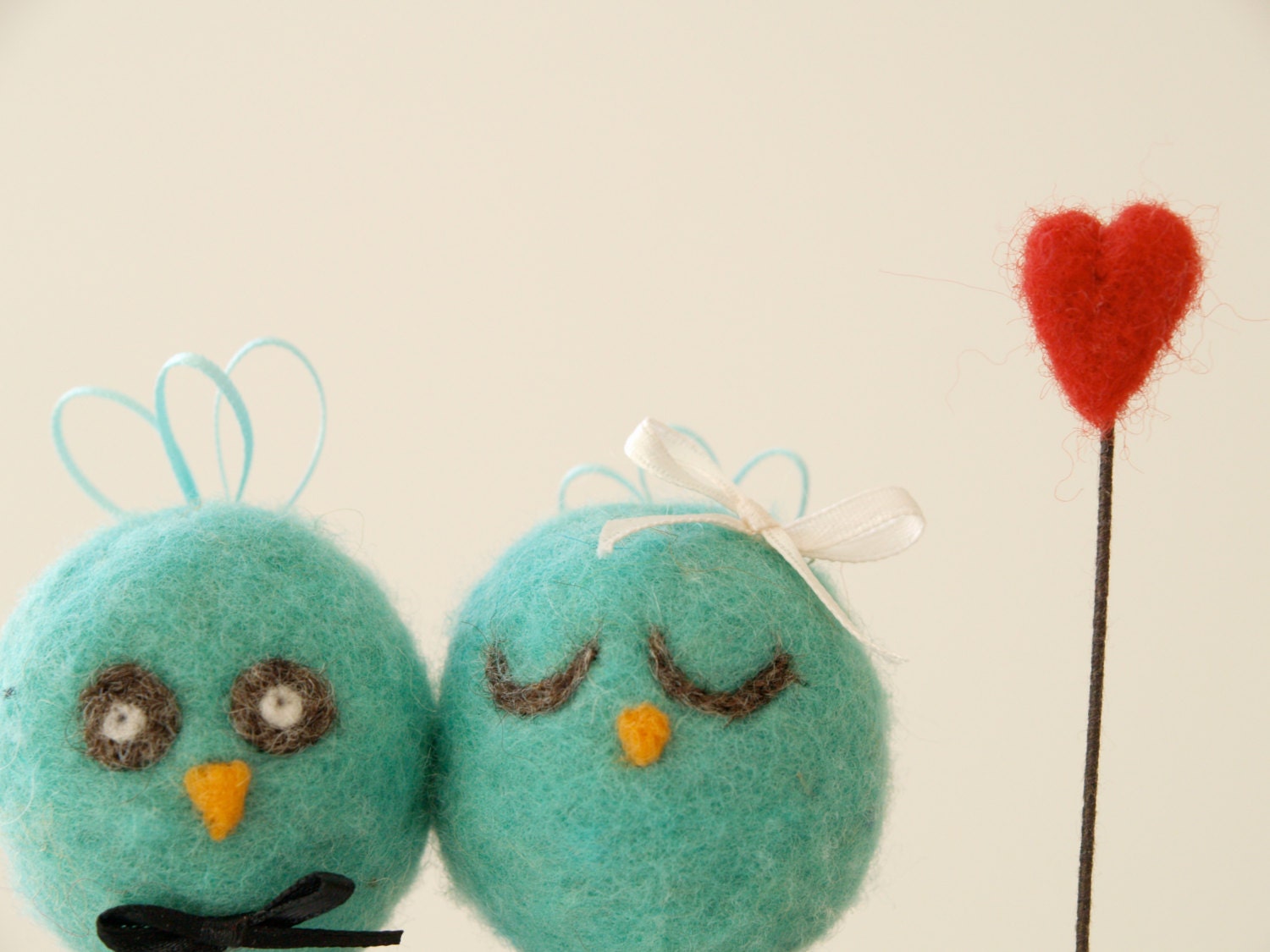 Wedding Cake Topper Love Birds, Robins Egg Bue, Unique Woodland, Needle Felted Bride and Groom, White Wool Cute red Heart, turquoise