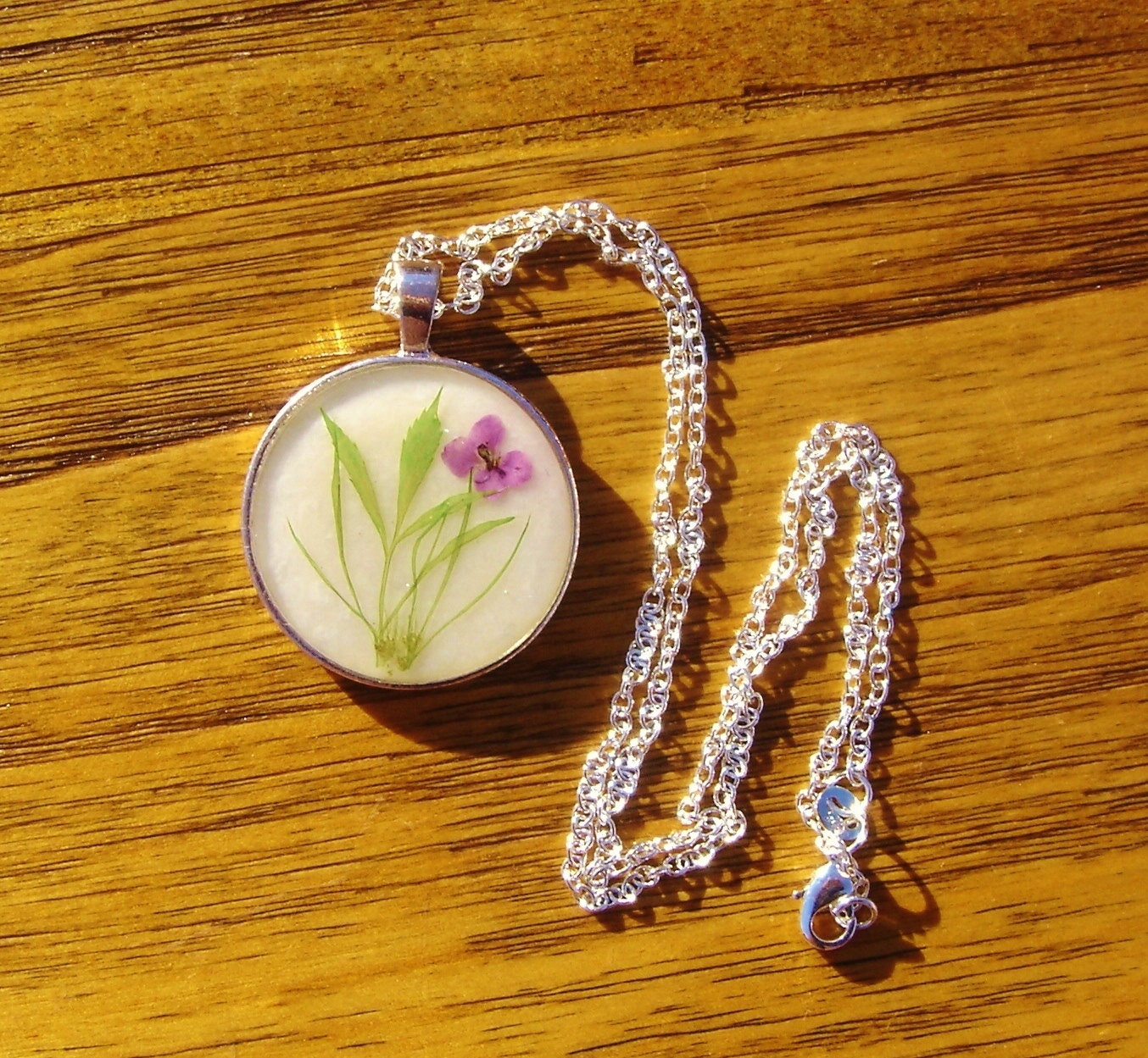 Natural Pressed  Flower Jewelry Resin Pendant Necklace 18"  Silver Plated Chain.