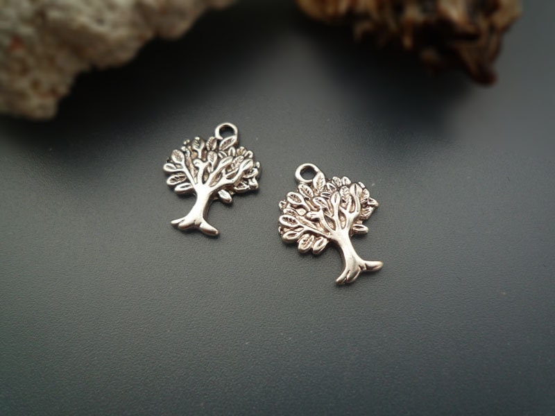 Antique Silver Tree Charms - 8 pcs ( DS335 )