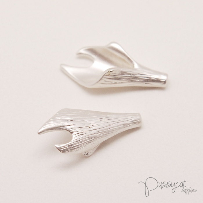 2pcs Matte Silver Beadcaps (GT0857)