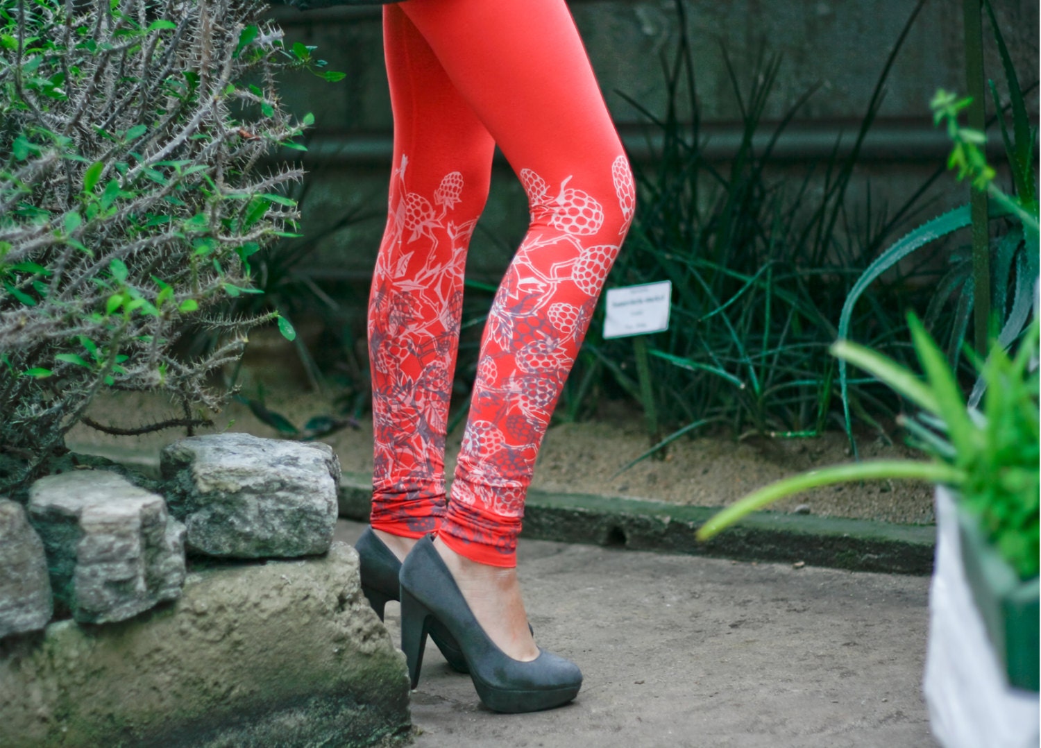 Coral red berries leggings