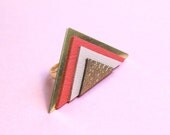 Arena ring gold plated, triangles in leather, coral, beige, gold