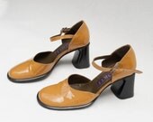 Vintage chunky mustard leather heels shiny sandals womans size EU 39 / US 8.5 / UK 6