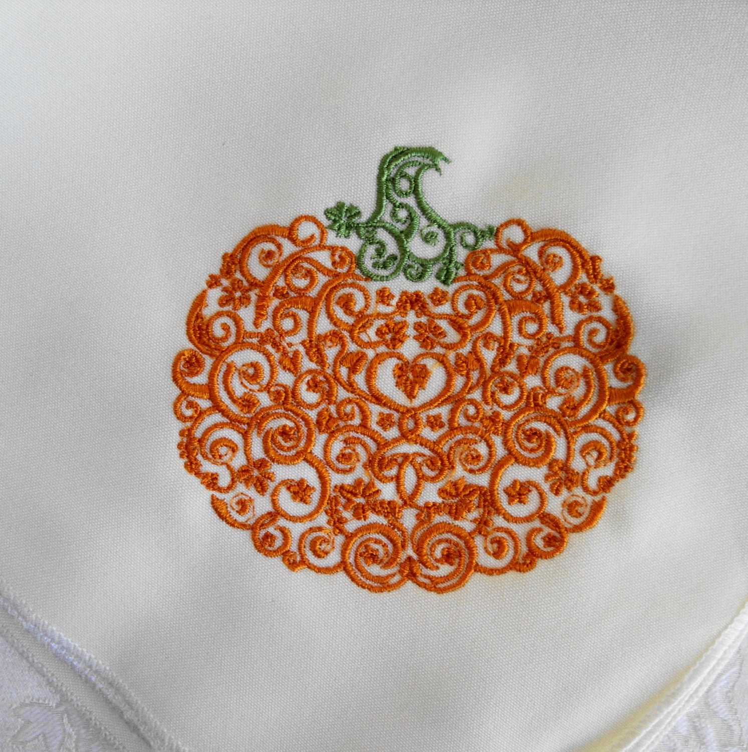 4 Embroidered Cloth Napkins Pumpkin Thanksgiving Fall Orange Green on Ivory Fabric