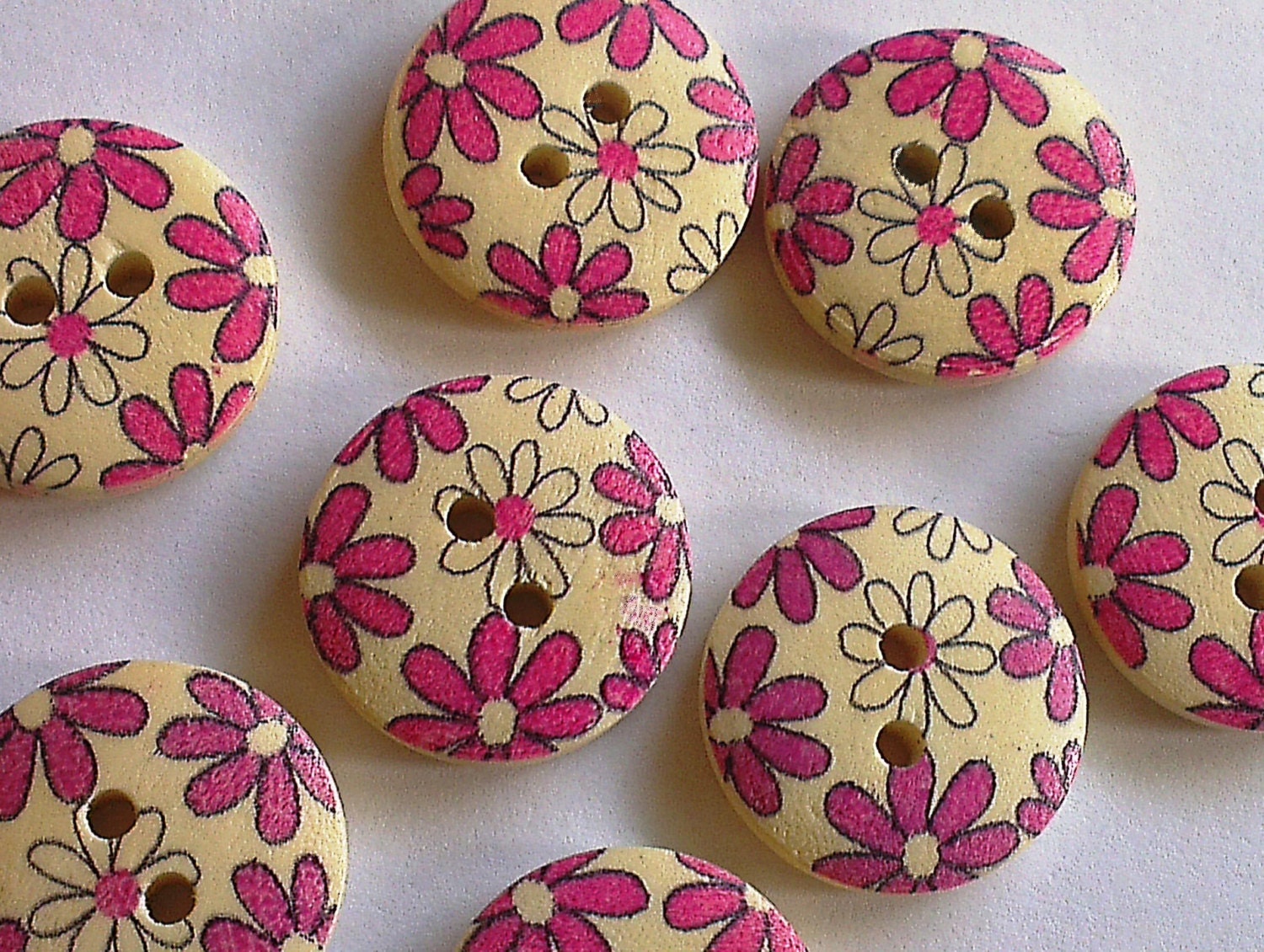 10 pink floral/daisy wooden buttons, round 18mm, pastel/shabby chic