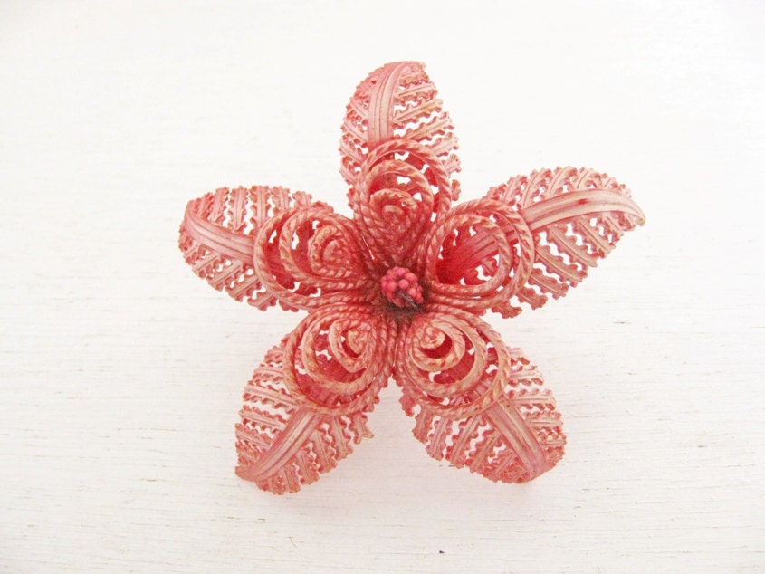 vintage 1930s creamy red flower brooch. ANTIQUED ROUGE FLEUR