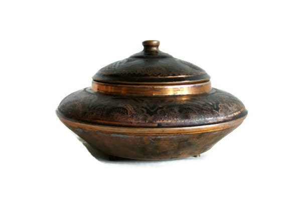 Handmade floral etching FOOTED candy BOWL with LID vintage copper dish Etched flowers. Folk art, Home decor, Coffee table display, houseware