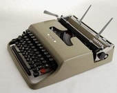 Olivetti Typewriter Lettera 22