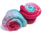 Spinning batt - turquoise - cerise - 100g/3.5oz MAGIC GARDEN