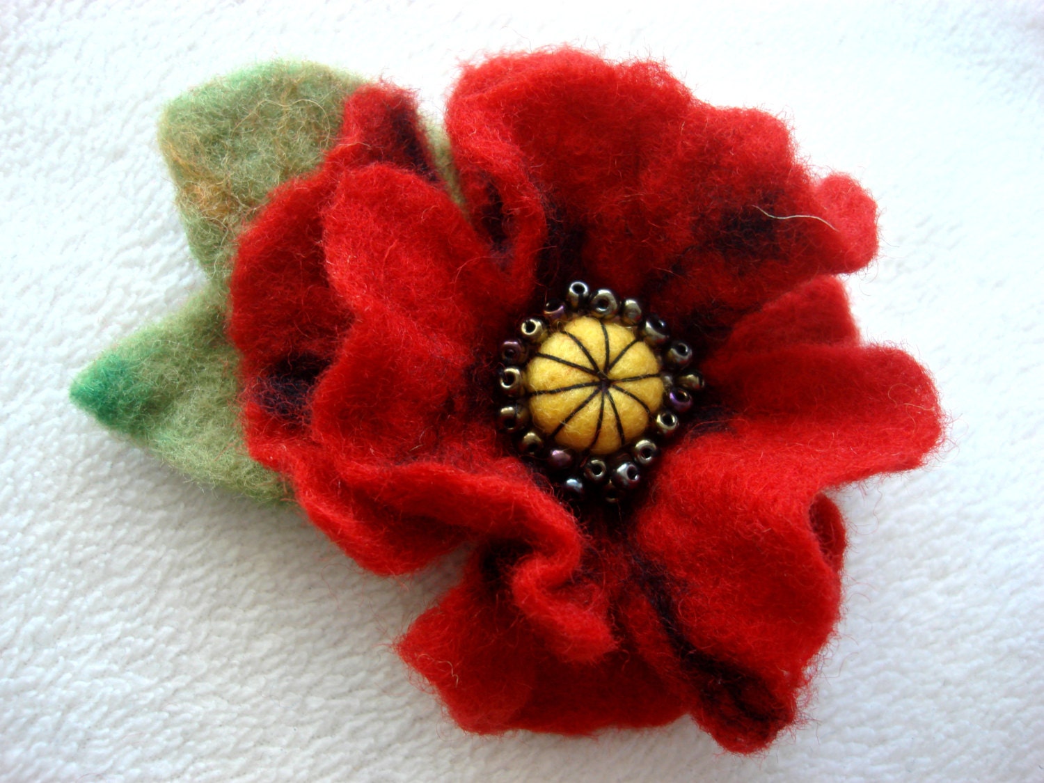 Red Poppy Felted Flower Brooch Pin,Wool Felt, Felted Wool, Felt Brooch, Flower Brooch, Flower Pin Brooch, Felt Flower Pin, Beaded Flower