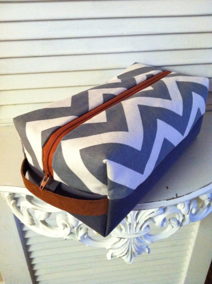 Chevron Men's toiletry bag //grey // Groomsmen gift
