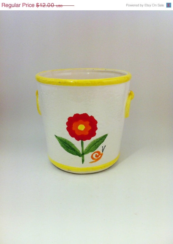 On Sale Retro Garden Planter , Red Yellow Planter ,Textured White Planter , Poppy Red Floral , Snail Decor , Red Flower, Made in Japan