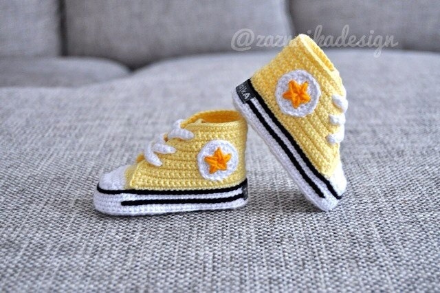 Crochet baby sneakers