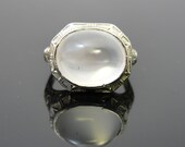 18k White Gold Filigree Moonstone Cocktail Ring from Art Deco Era, Vintage, Antique RGMNS104D