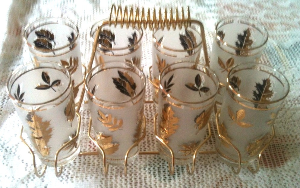 Mid Century Gold Leaf Design Set of Eight Glasses With Carrier